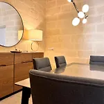 펜션 Charming Home! Steps From Sea & Promenade *