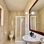 Charming Home! Steps From Sea & Promenade 펜션 슬리에마