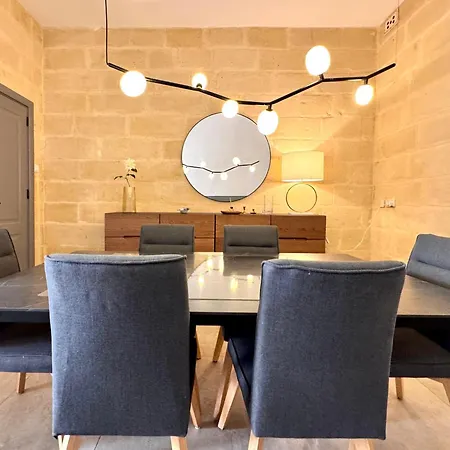 Charming Home! Steps From Sea & Promenade *