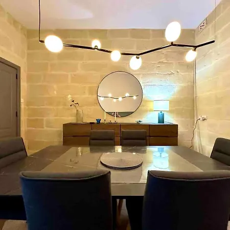 Charming Home! Steps From Sea & Promenade Hébergement de vacances Sliema