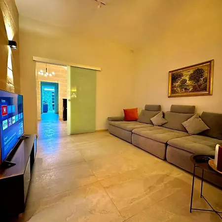 Charming Home! Steps From Sea & Promenade Sliema