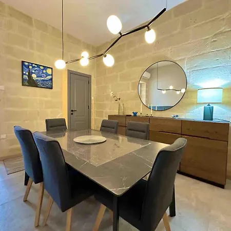 Charming Home! Steps From Sea & Promenade *