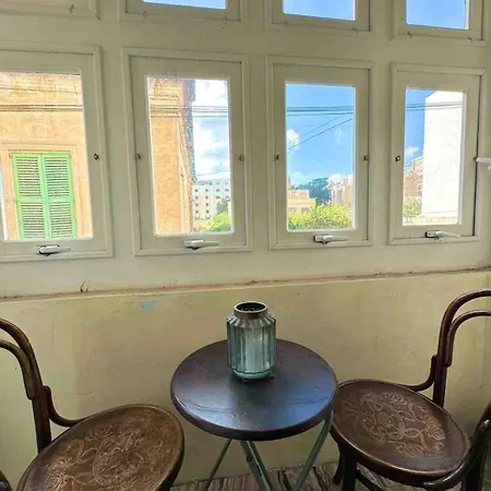 Charming Home! Steps From Sea & Promenade Hébergement de vacances
