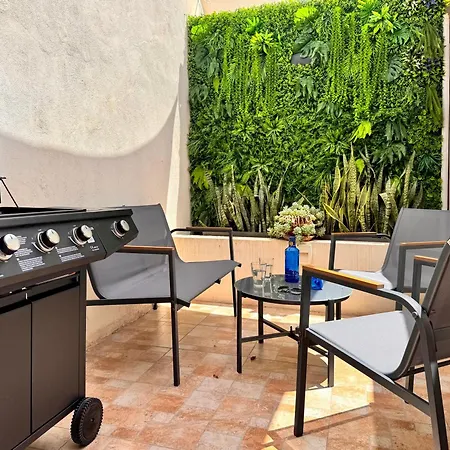 Charming Home! Steps From Sea & Promenade Σπίτι διακοπών *