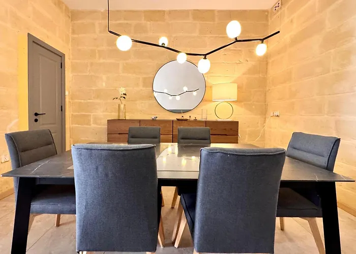 Charming Home! Steps From Sea & Promenade *